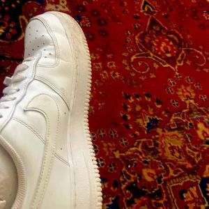I’m selling Air Force 1s all white